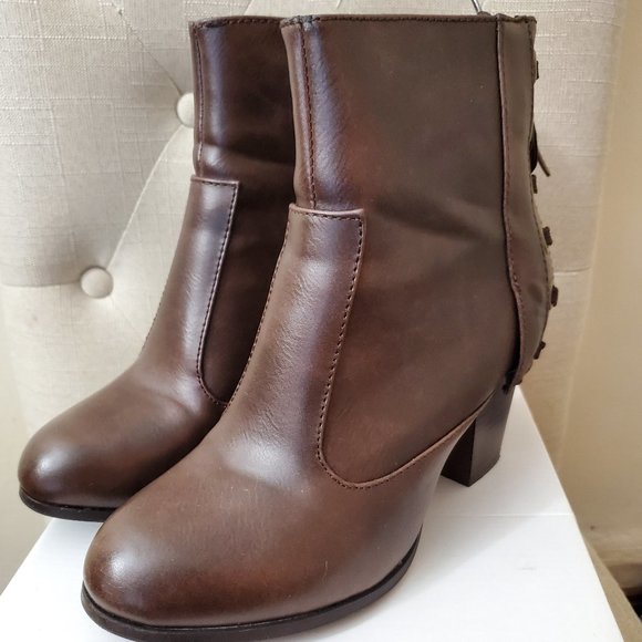 Brown ankle booties with lace-up back - Picture 3 of 6